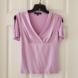 Karen Kane Slit Short Sleeve Ruched V-neck Top | Pre-Loved | Small | Lavender